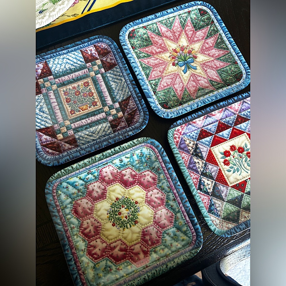 4 Vintage Bradford Exchange Colorful Quilt Pattern Hanging Decorative Plates